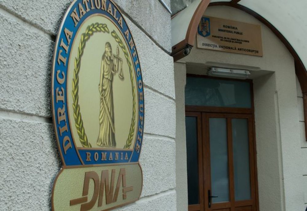Avocat cercetat de DNA pentru dare de MITĂ