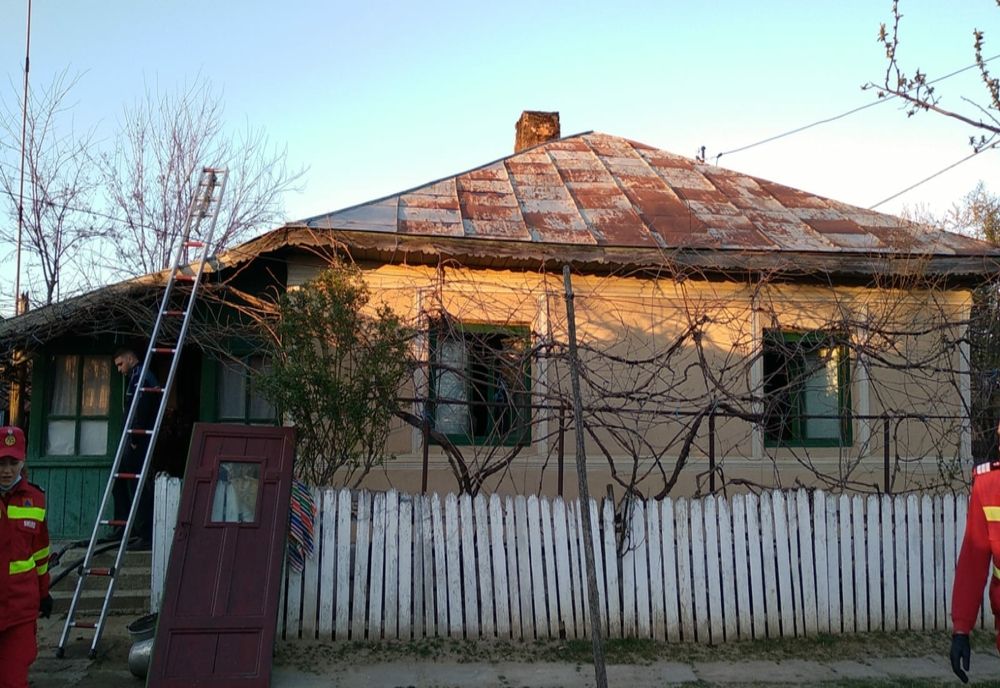 Ialomița. Un bărbat a ars de viu în propria casă