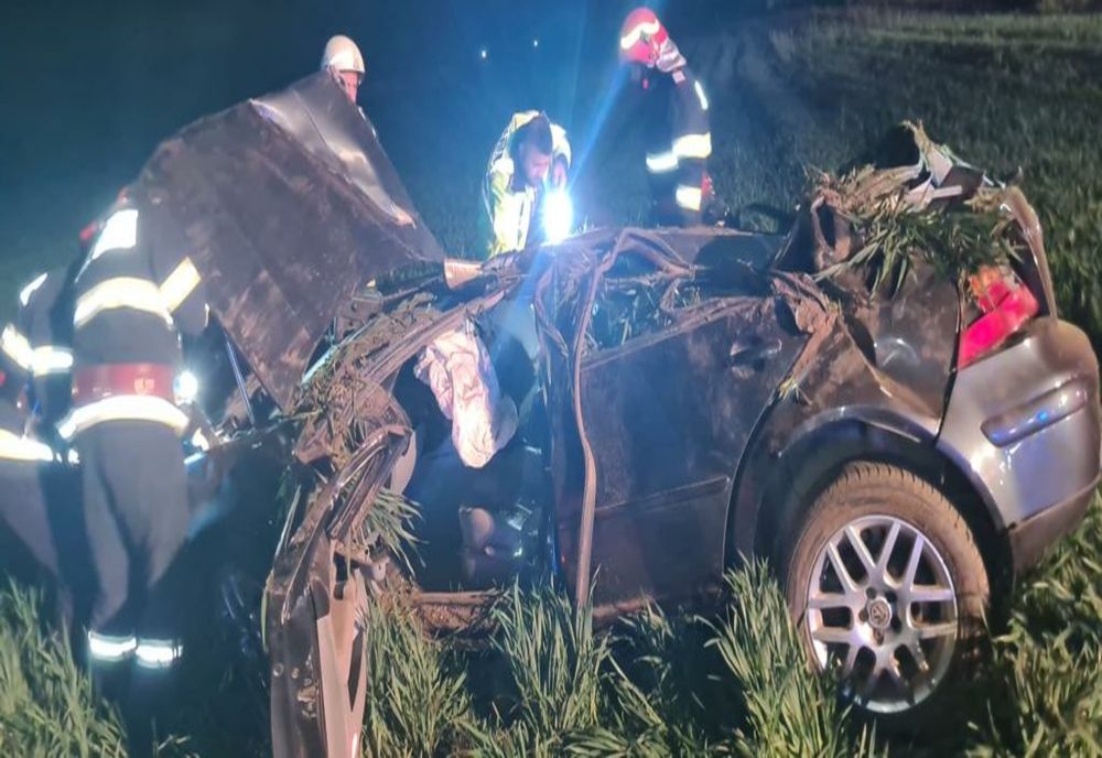 FOTO Accident mortal în Ialomița. Două mașini s-au ciocnit violent, una dintre ele s-a răsturnat după impact