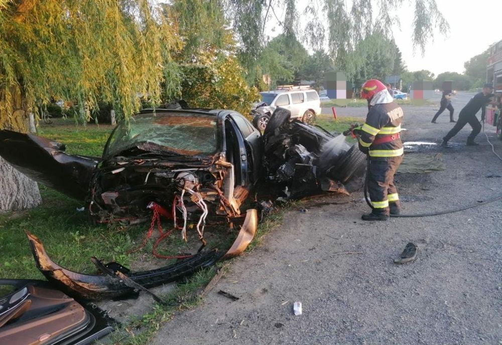 FOTO Accident teribil pe DN2A. Un mort și un rănit după ce două mașini s-au ciocnit