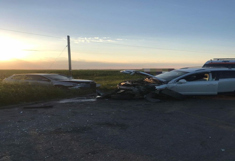 FOTO Impact violent două persoane au ajuns la spital