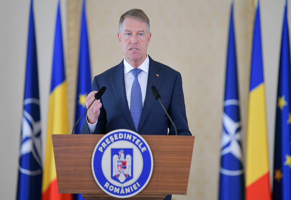 Președintele Iohannis: În această zi, îi comemorăm, cu profundă recunoștință și prețuire, pe toți aviatorii care au făcut sacrificiul suprem în serviciul „aripilor românești”