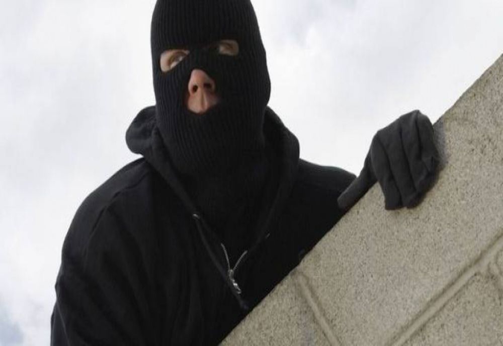 La 43 de ani un hoț și-a ieșit din mână. A ajuns în arest