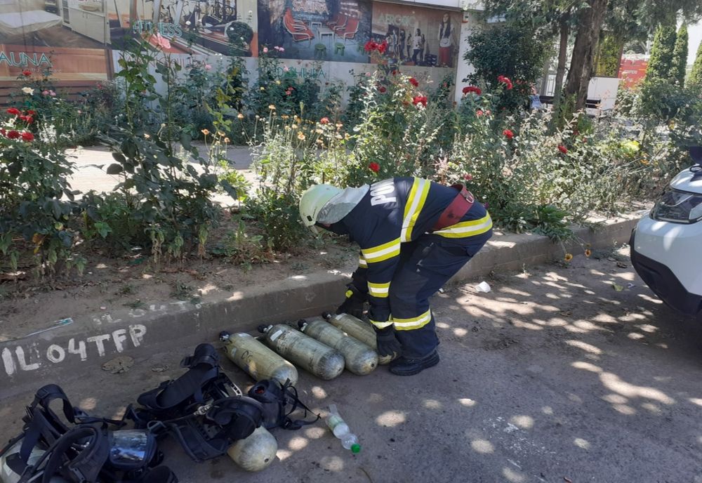 VIDEO FOTO Incendiu violent la un restaurant din Slobozia. Degajări mari de fum