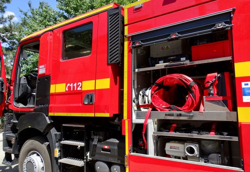 Incendiu într-un bloc din Urziceni. Cinci persoane evacuate de pompieri