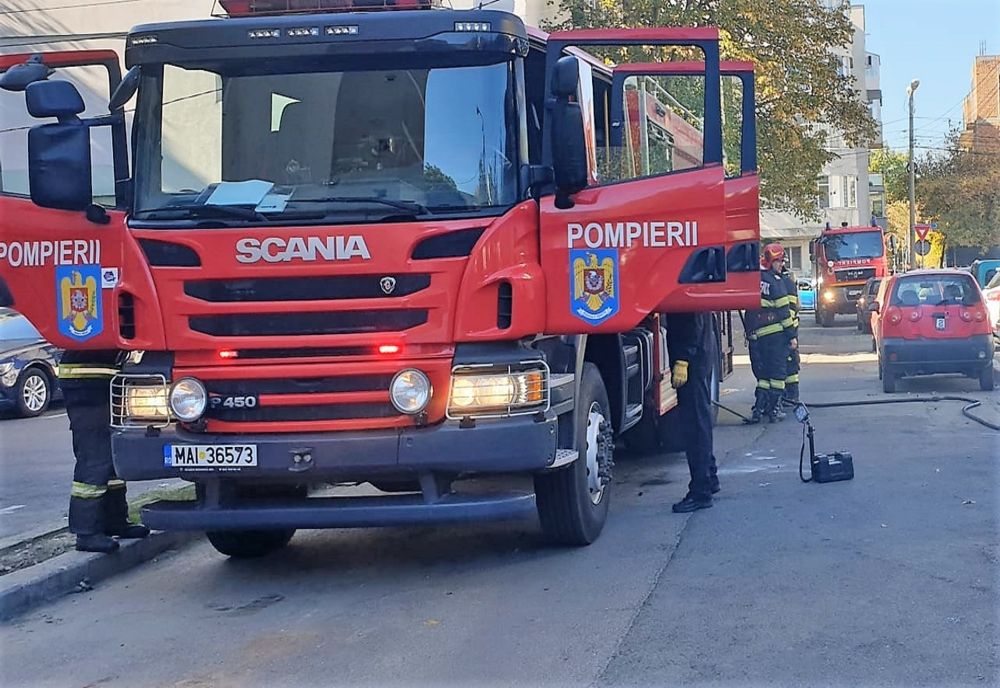 FOTO Firmă de catering din Slobozia cuprinsă de flăcări. 10 persoane s-au autoevacuat
