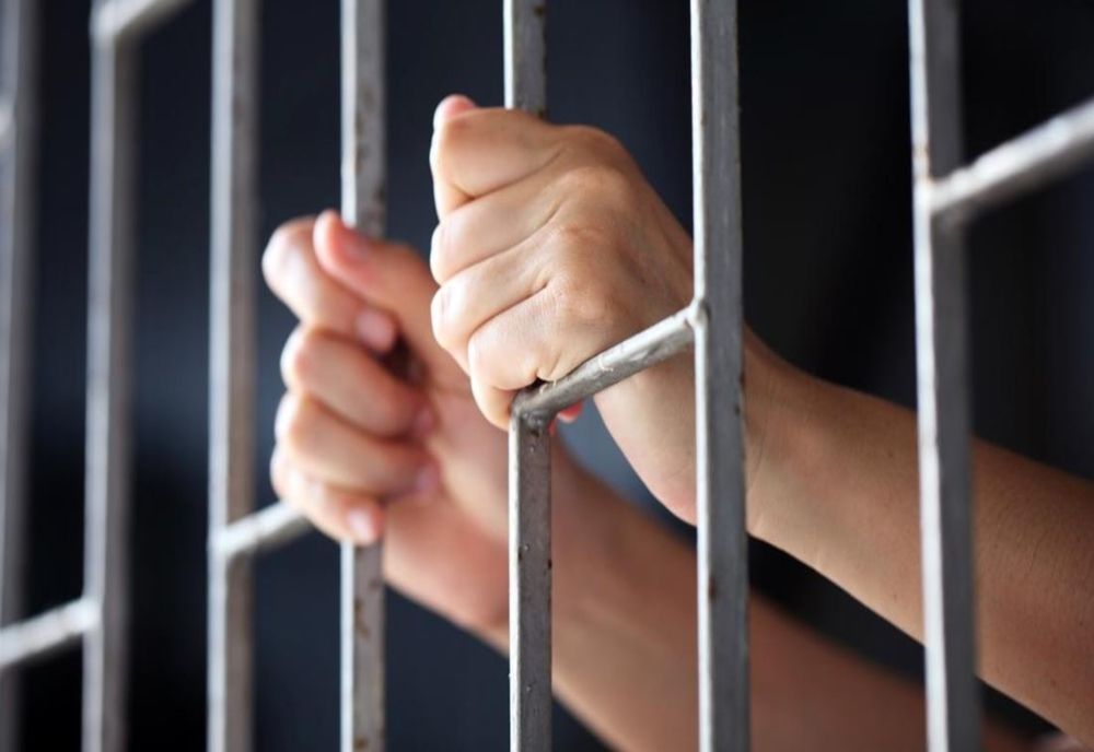 Condamnații defintiv nu mai pot candida. Legea, promulgată de președintele Iohannis