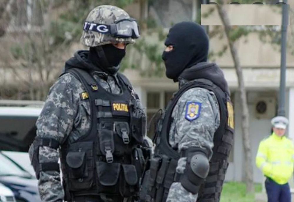 Percheziții la contrabandiștii de țigări! Peste 16.000 de țigări, confiscate de polițiștii - Deținătoarea acestora, reținută