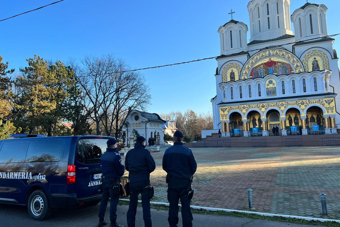 De Bobotează, jandarmii ialomițeni asigură măsuri de ordine și siguranță  publică