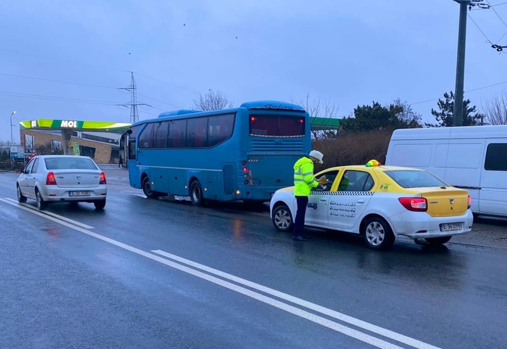 Transportatorii de persoane, la control! Zeci de amenzi în doar 3 ore