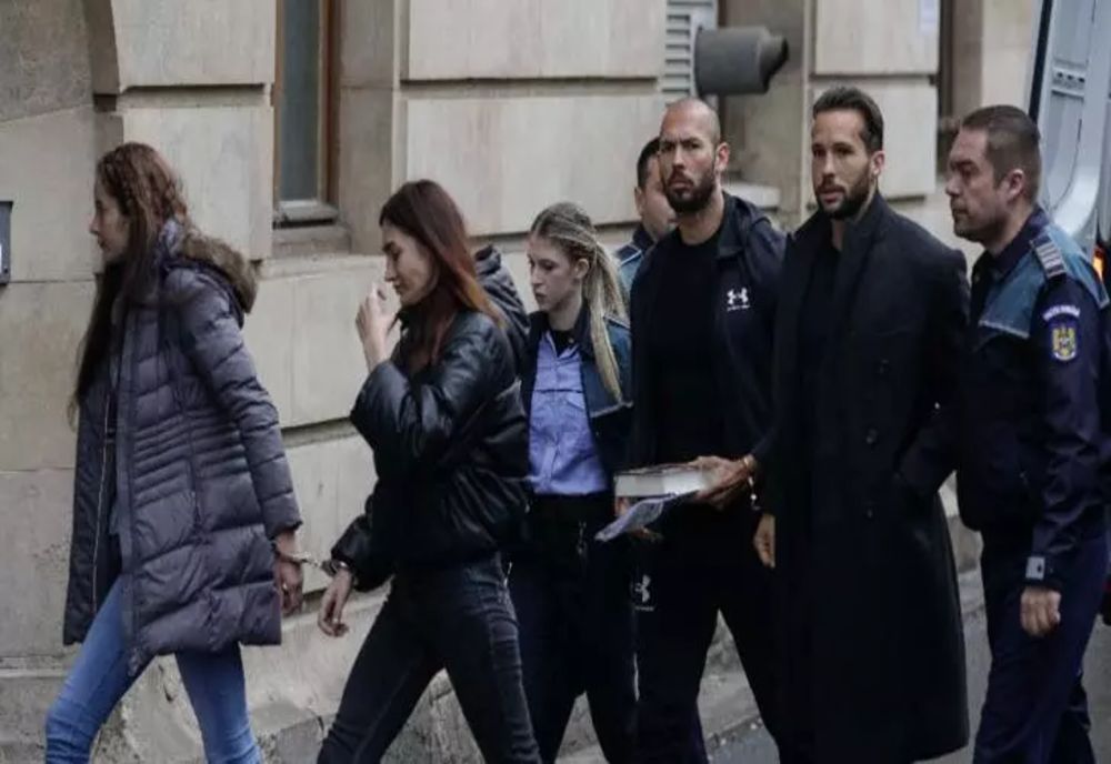 Magistrații au decis. Frații Tate rămân în arest pentru încă 30 de zile