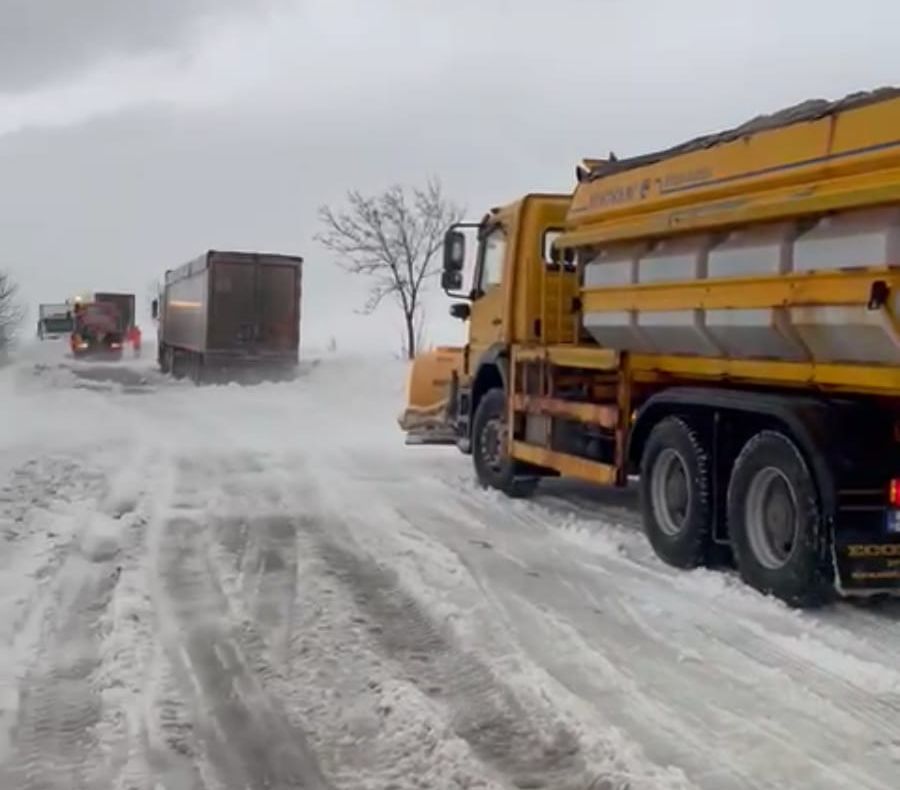 Circulație în condiții de iarnă pe drumurile din Ialomița