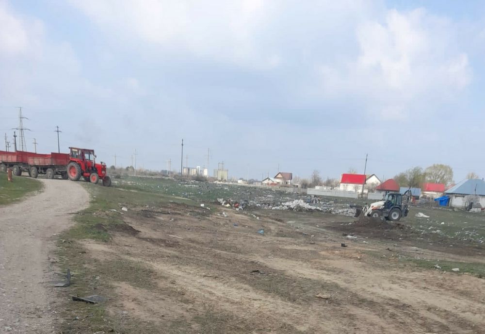 FOTO Acțiune de ecologizare în cartierul Vlașca