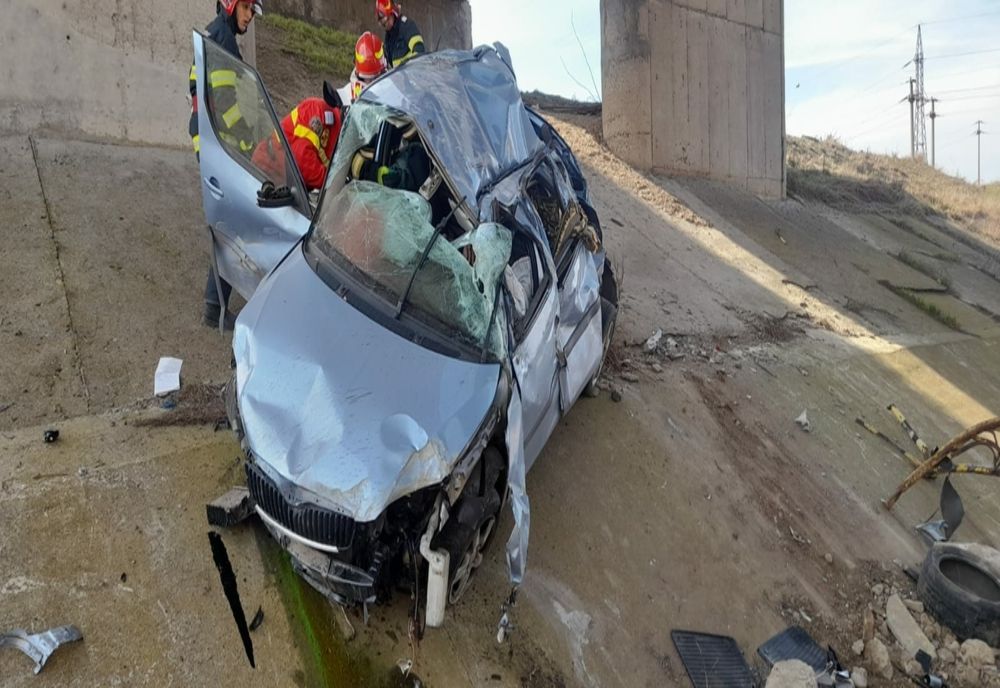 FOTO: Accident cu două victime, dintre care una inconștientă, DN2, la ieșire din municipiul Urziceni către Buzău