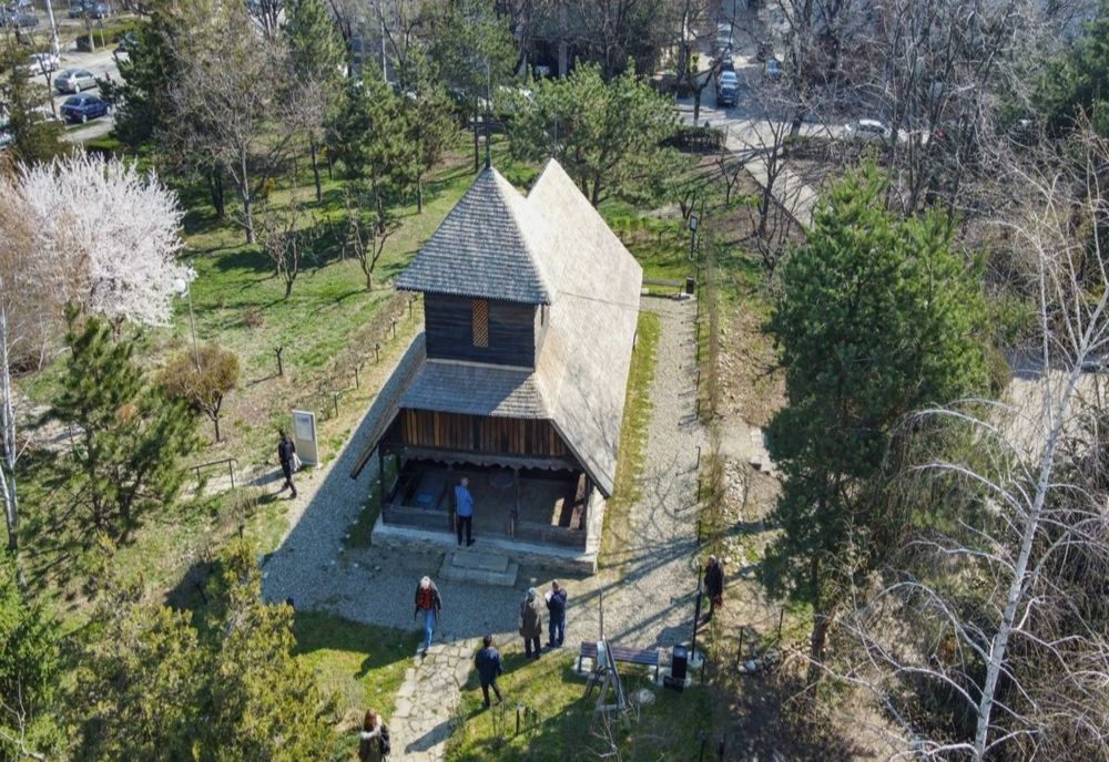 FOTO Biserica de Lemn “Sfântul Nicolae” din Slobozia a fost restaurată