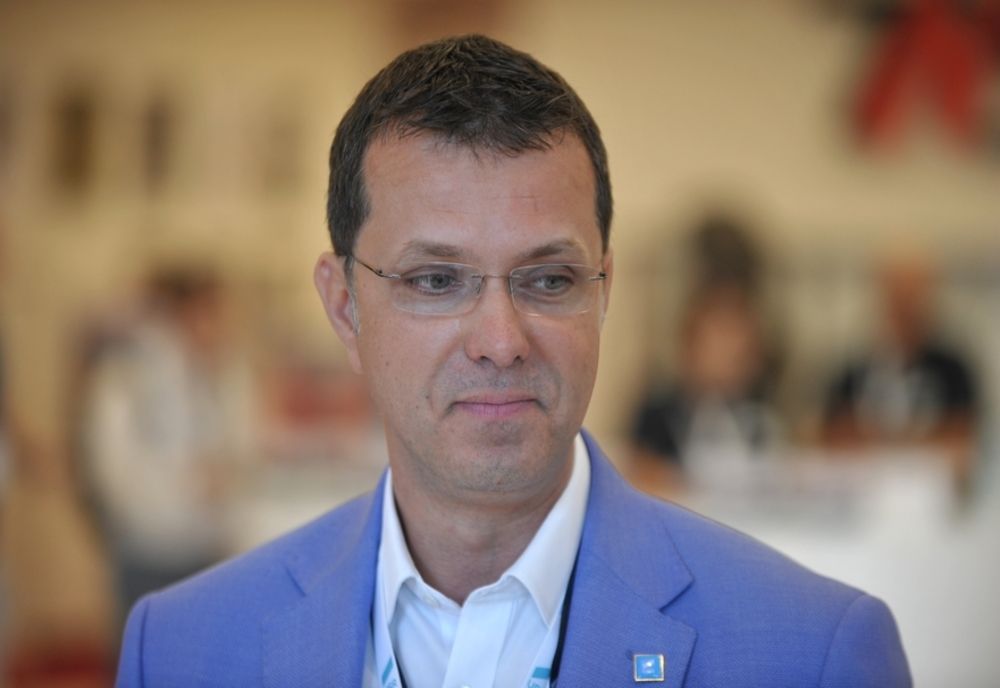 MOȘTEANU RESPINGE IDEEA DE ARMATĂ OBLIGATORIE ÎN ROMÂNIA: „NU AM FĂCUT STAGIUL MILITAR, DAR M-AȘ ÎNSCRIE LA ANTRENAMENTE”