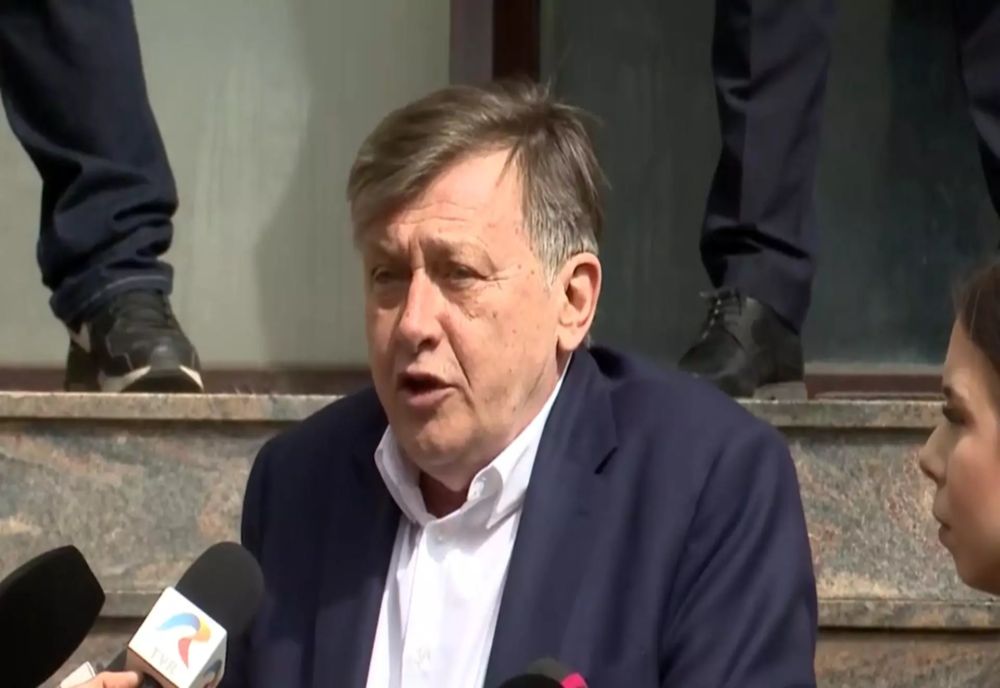 CRIN ANTONESCU ACUZĂ: ”SISTEMUL SE REGRUPEAZĂ ÎN SPATELE LUI NICUȘOR DAN. SE CONSTRUIEȘTE SOCLUL NOULUI PREȘEDINTE PRINTR-UN MECANISM URIAȘ DE PROPAGANDĂ”