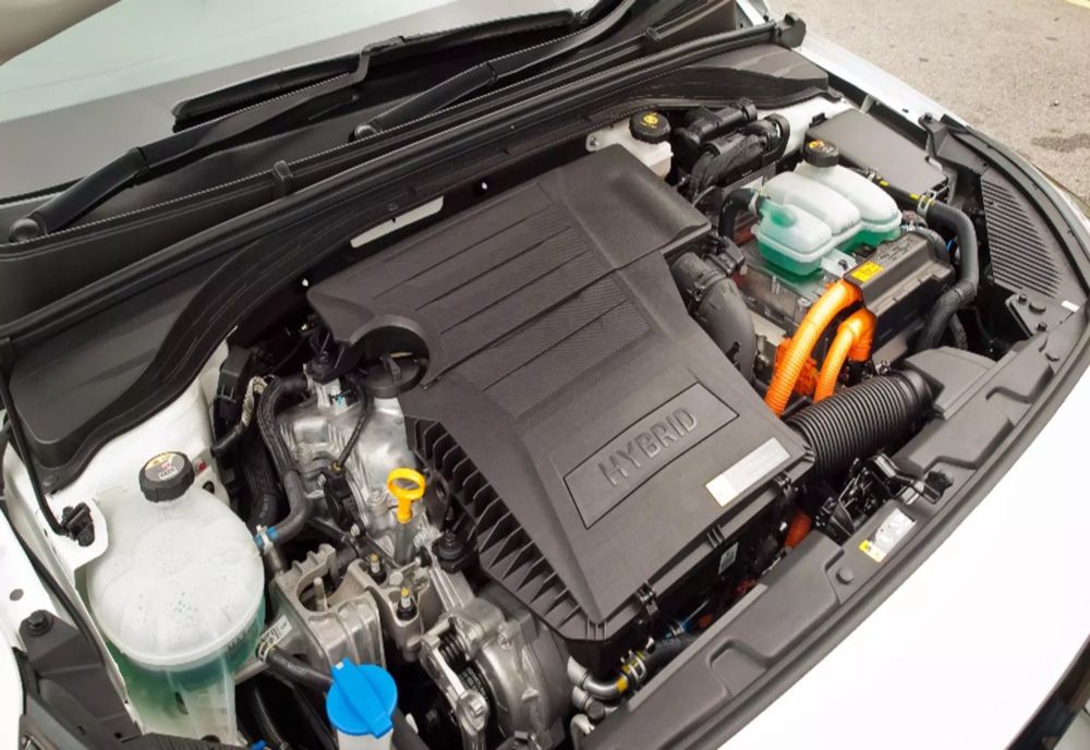 De ce au crescut impozitele pentru autovehiculele hibrid. Explicațiile oferite de Guvern