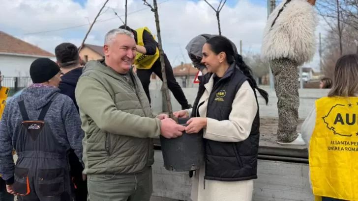 Alexandra Păcuraru, vicepreședinte AUR regiunea Dobrogea, s-a alăturat apelului lui Călin Georgescu de a planta copaci – FOTO/VIDEO