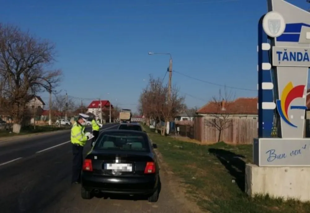 Acțiune de prevenire la Slobozia și Țăndărei. Poliţia a legitimat 250 de persoane şi a aplicat 33 de sancţiuni