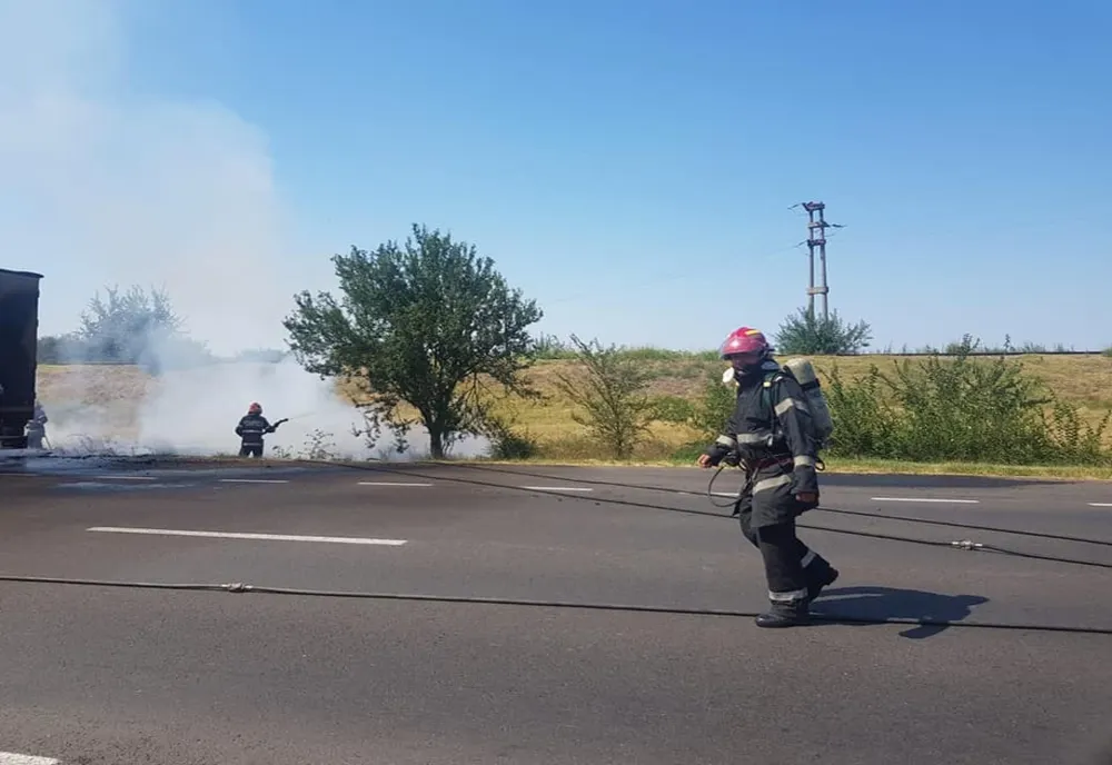 Incendiu de vegetație uscată în municipiul Fetești