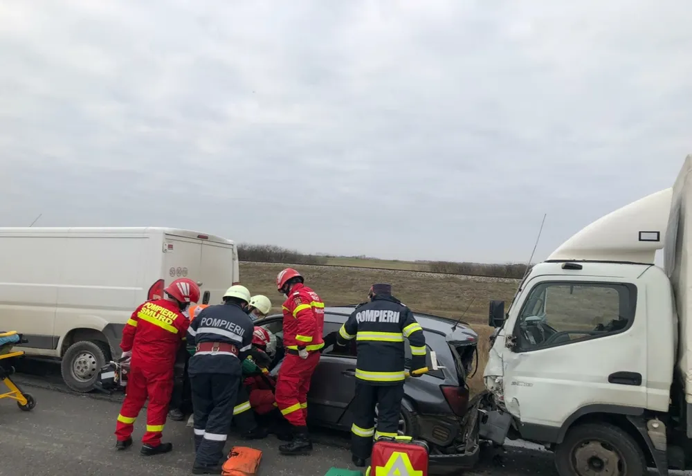 FOTO| Accident cu patru mașini în Ialomița. O persoană încarcerată