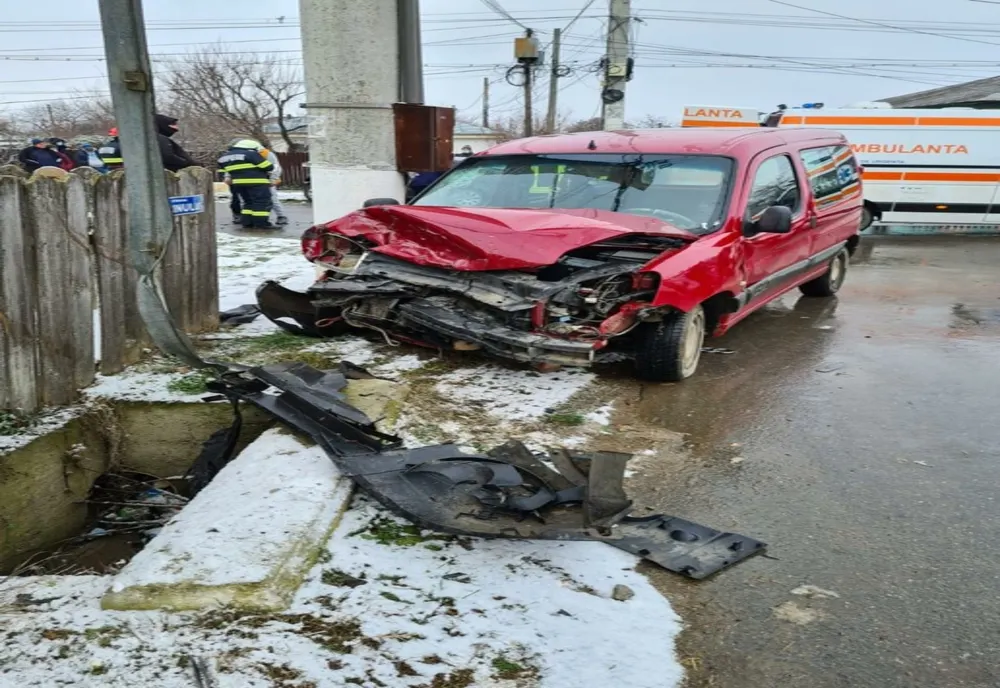FOTO| Accident grav în Ialomița. Cinci victime, printre care și un copil