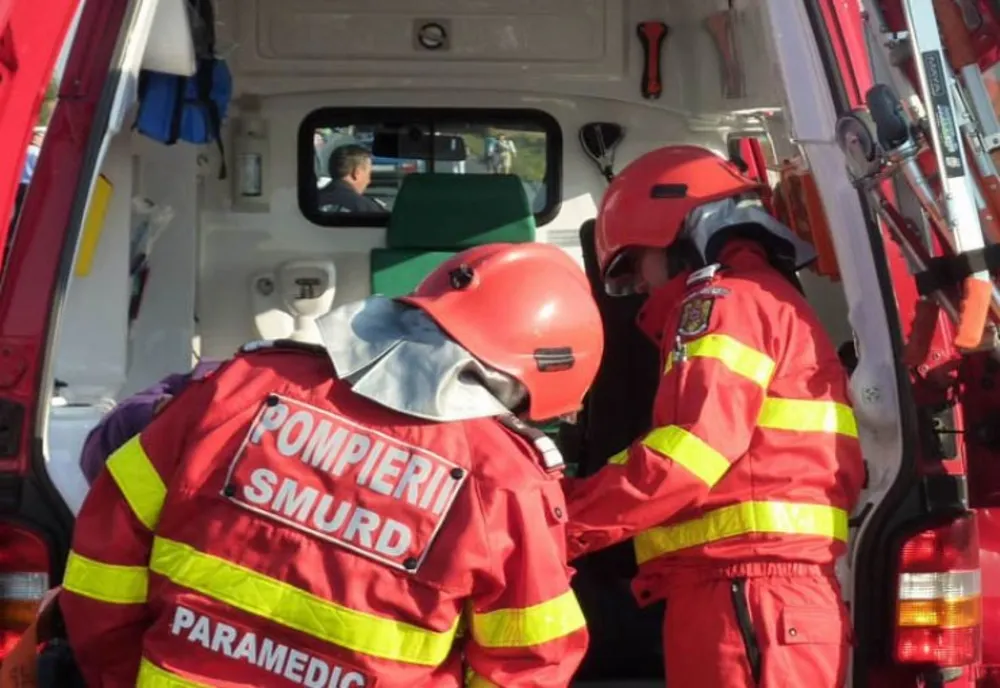 Camion răsturnat la Axintele