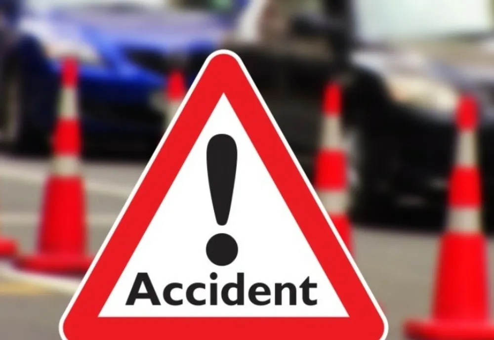 Carambol cu trei autoturisme. Patru persoane au ajuns la spital