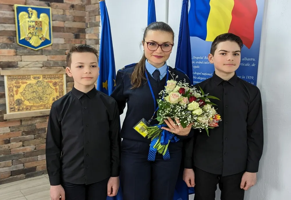 Alina, femeia care se împarte între două meserii, cea de jandarm și cea de mamă