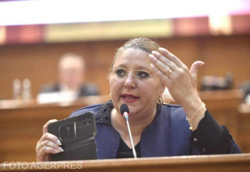 DIANA ȘOȘOACĂ, JIGNIRI LA ADRESA JURNALIȘTILOR ÎN PARLAMENT: „SUNTEȚI NIȘTE INCULȚI ȘI INCOMPETENȚI! HAI, MARȘ LA GARĂ!”