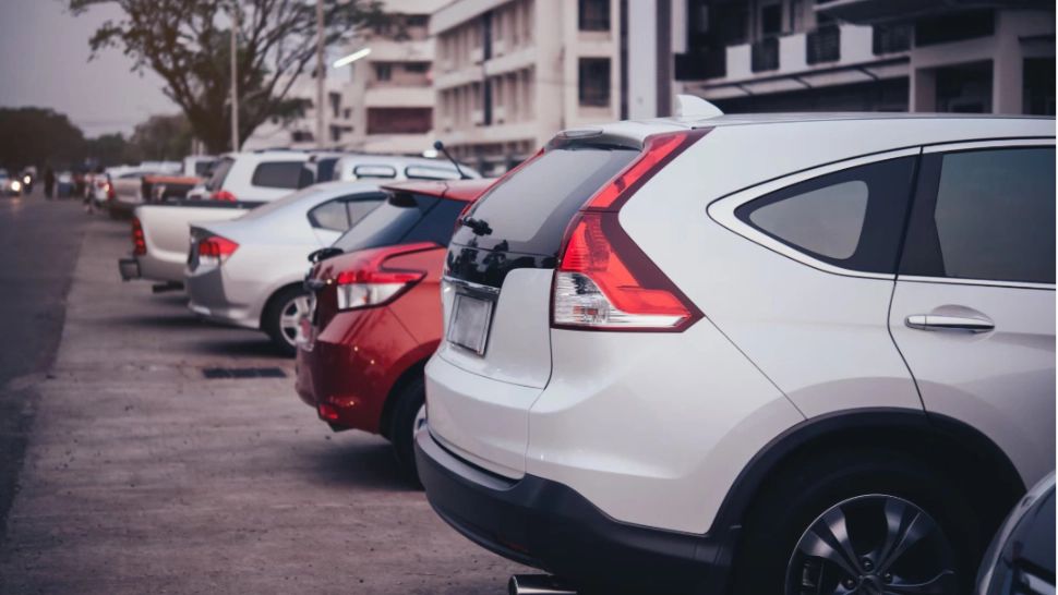 Harta parcărilor care golesc buzunarele șoferilor. În ce orașe plătesc românii cel mai mult ca să își parcheze mașina