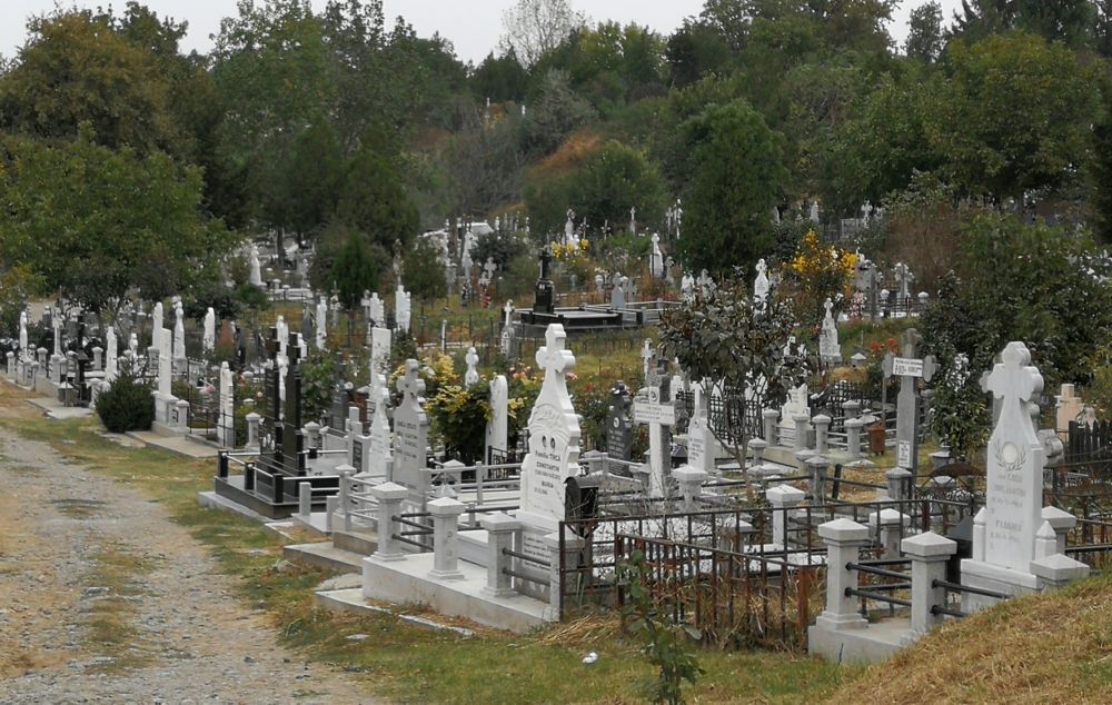 Cheltuiala cimitirului de lux, întoarsă în ultimul moment de pe ultimul drum