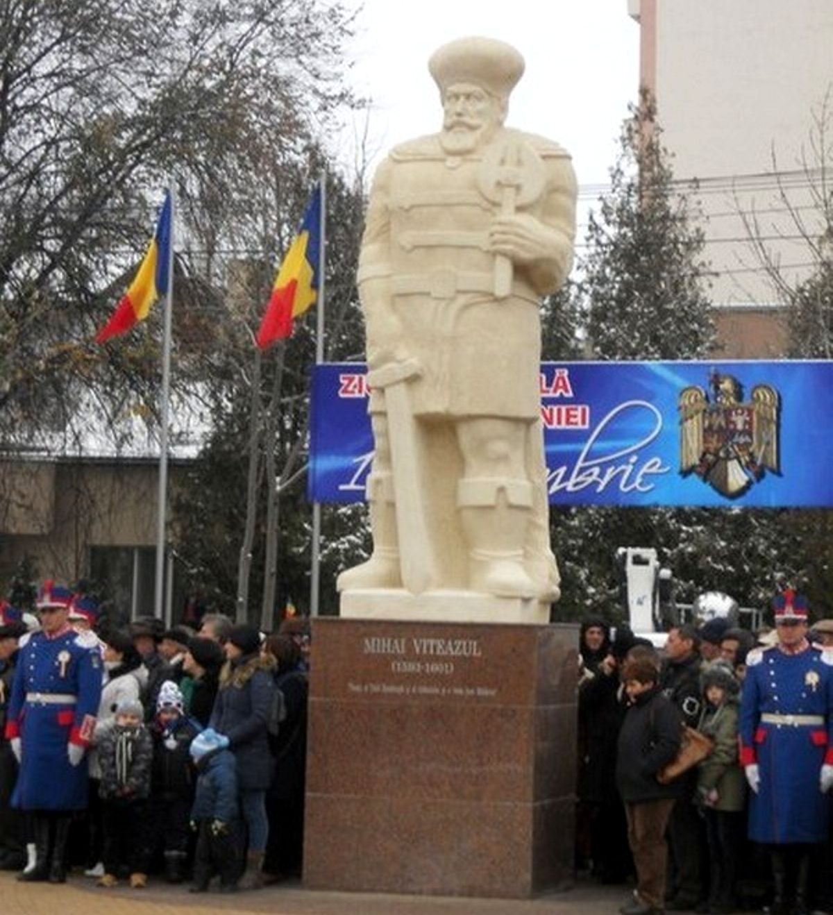 statuie-mihai-viteazul-slobozia-mos-craciun