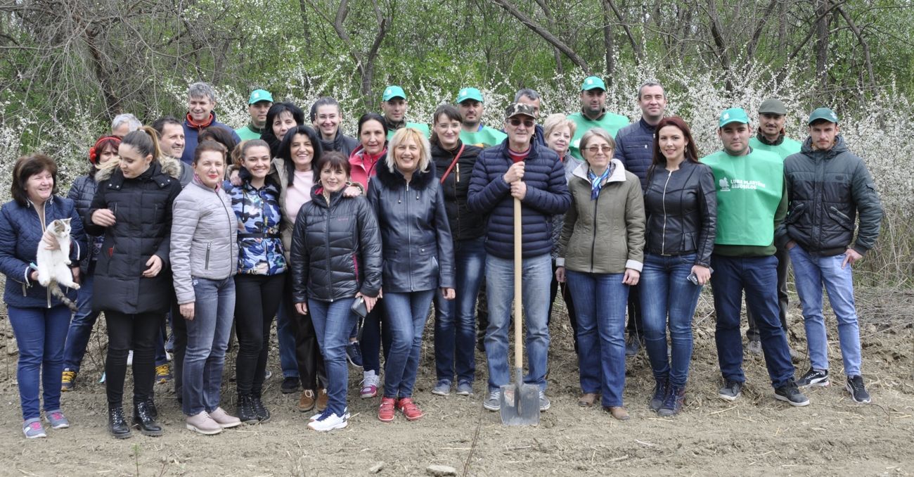 institutia-prefectului-plantat-pomi