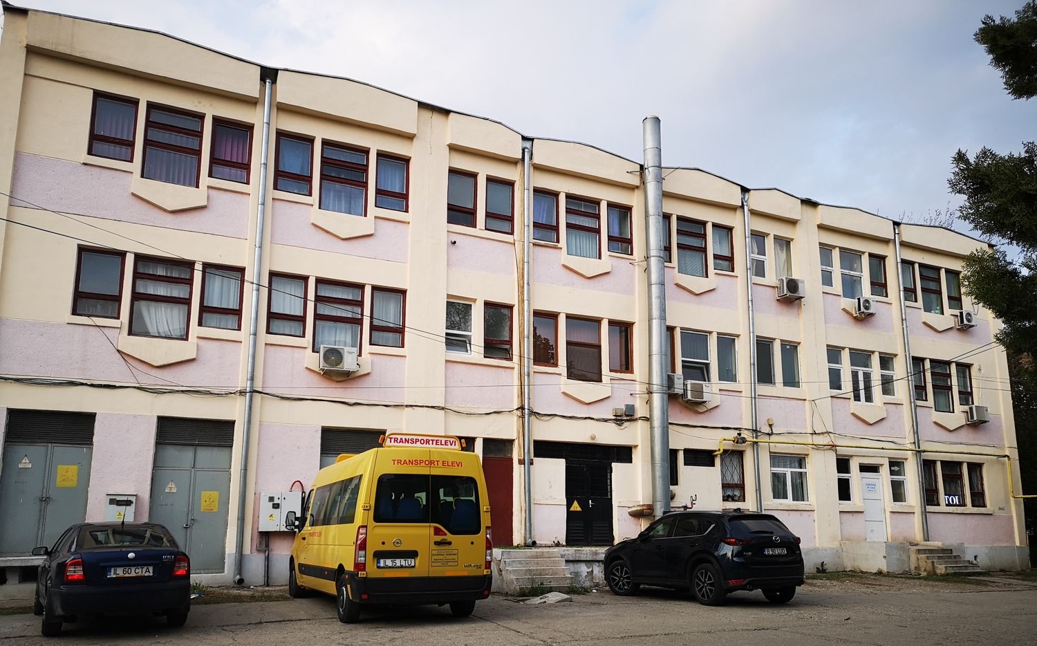 Medicii din Policlinica Urziceni, somaţi să achite serviciile de pază dacă nu vor să fie evacuaţi