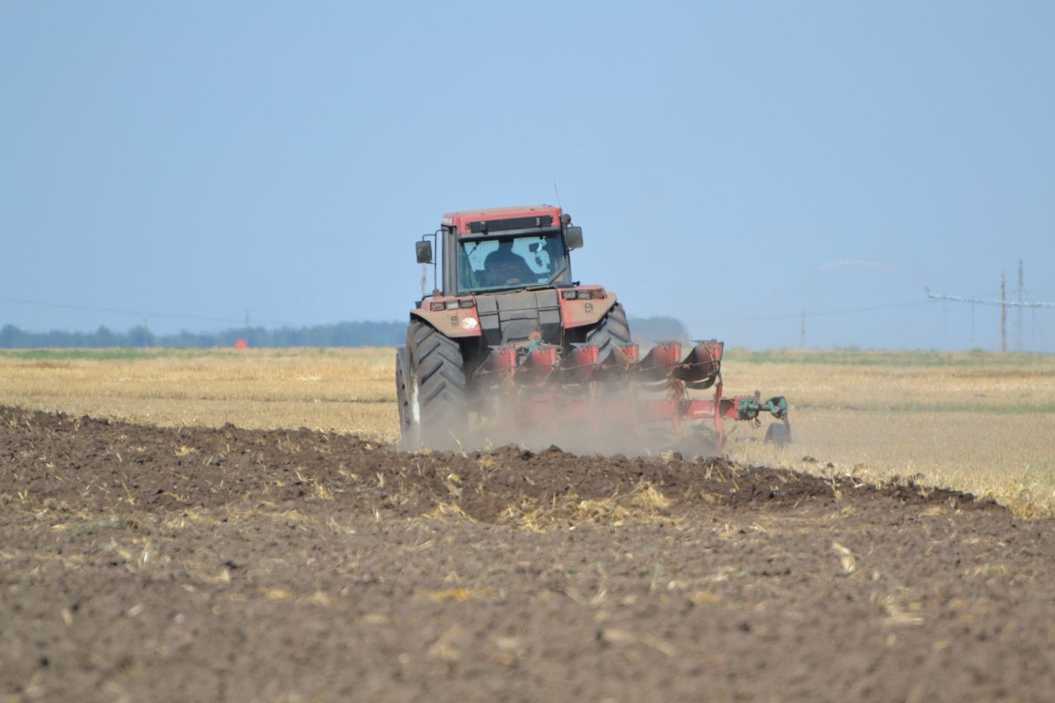tractor-camp-fonduri-apia
