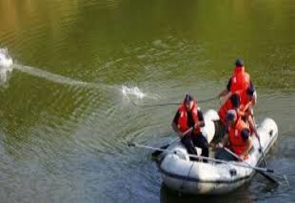 Minor cautat de pompieri in apele Dunarii