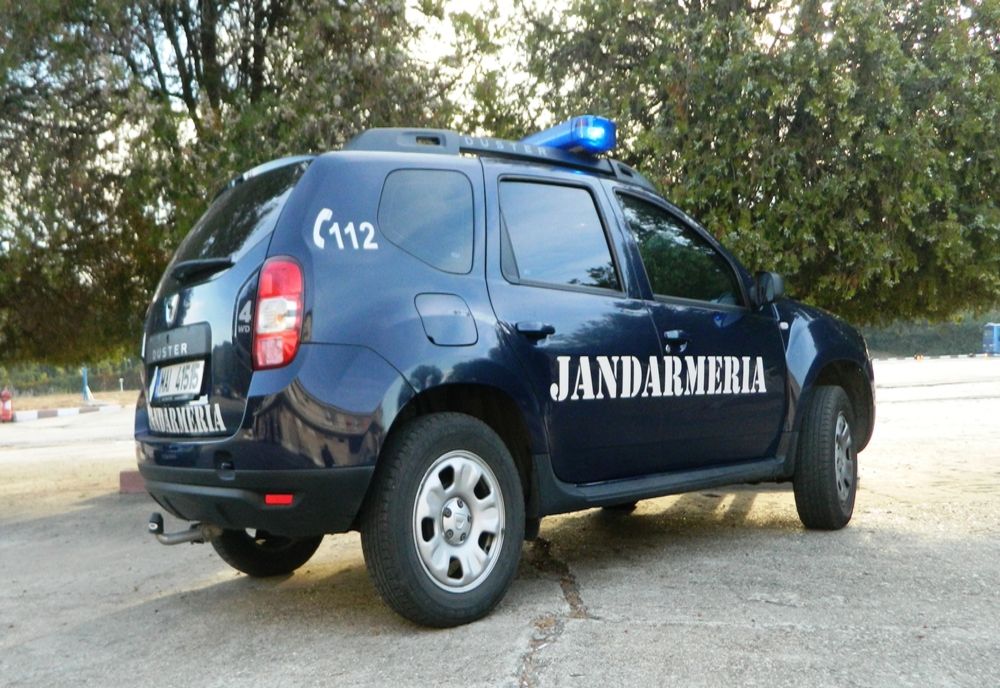  Doi tineri din Țăndărei care au vrut să plece din oraș pentru a merge la întâlnire au fost prinși de jandarmi