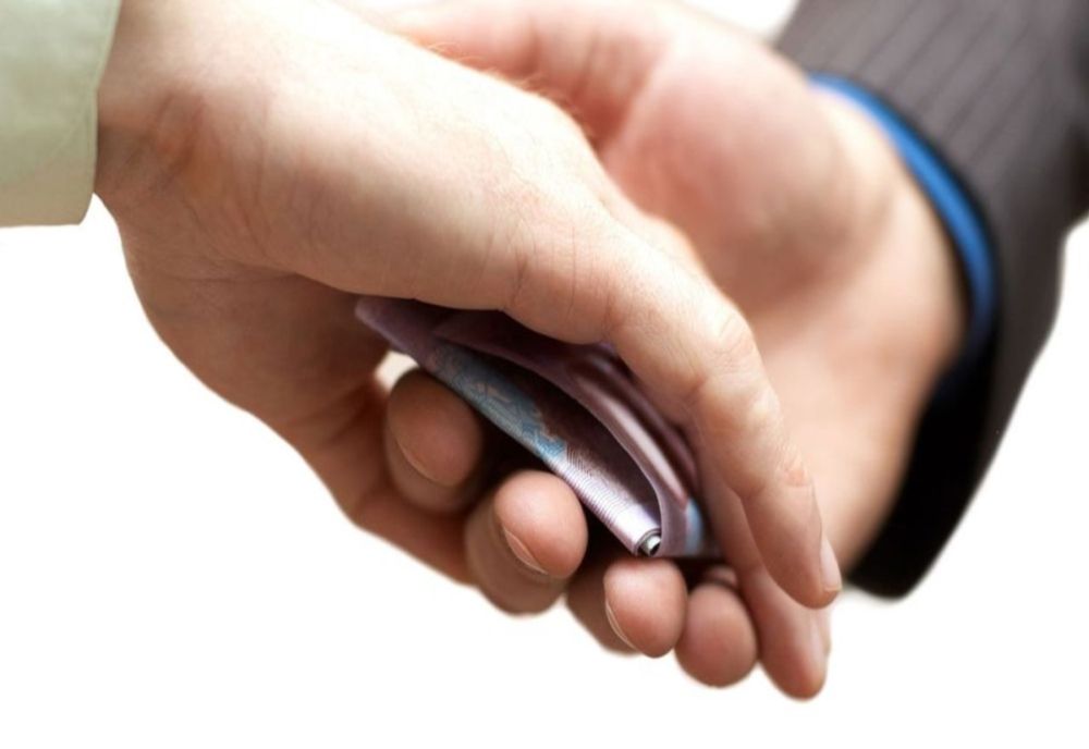 Polițist din Ialomița, condamnat cu suspendare pentru luare de mită