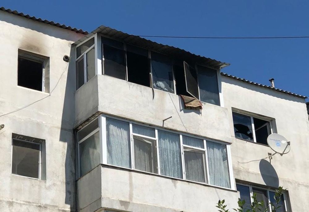 Incendiu într-un bloc din Fetești. O femeie de 81 de ani a decedat