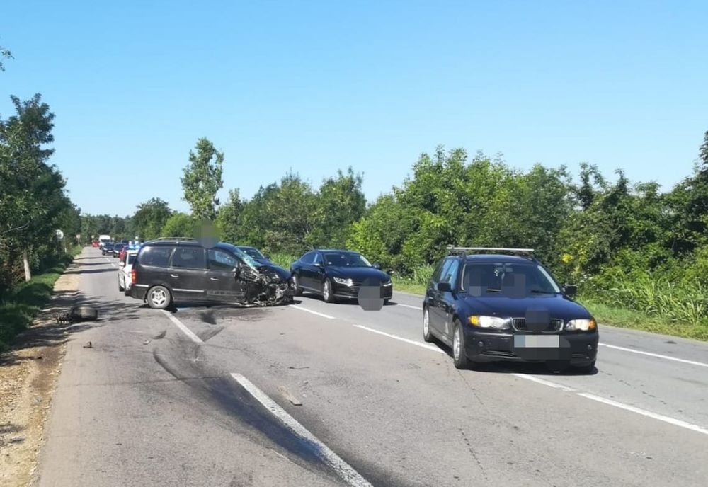 Accident cu trei răniți pe un drum național  din Ialomița