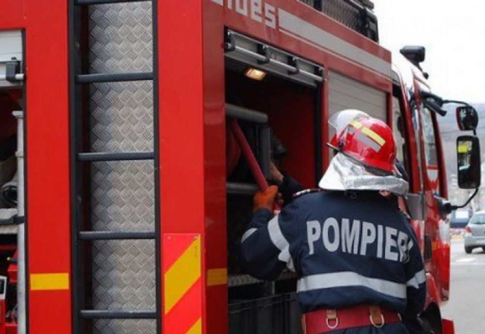 Lan de porumb cuprins de flăcări