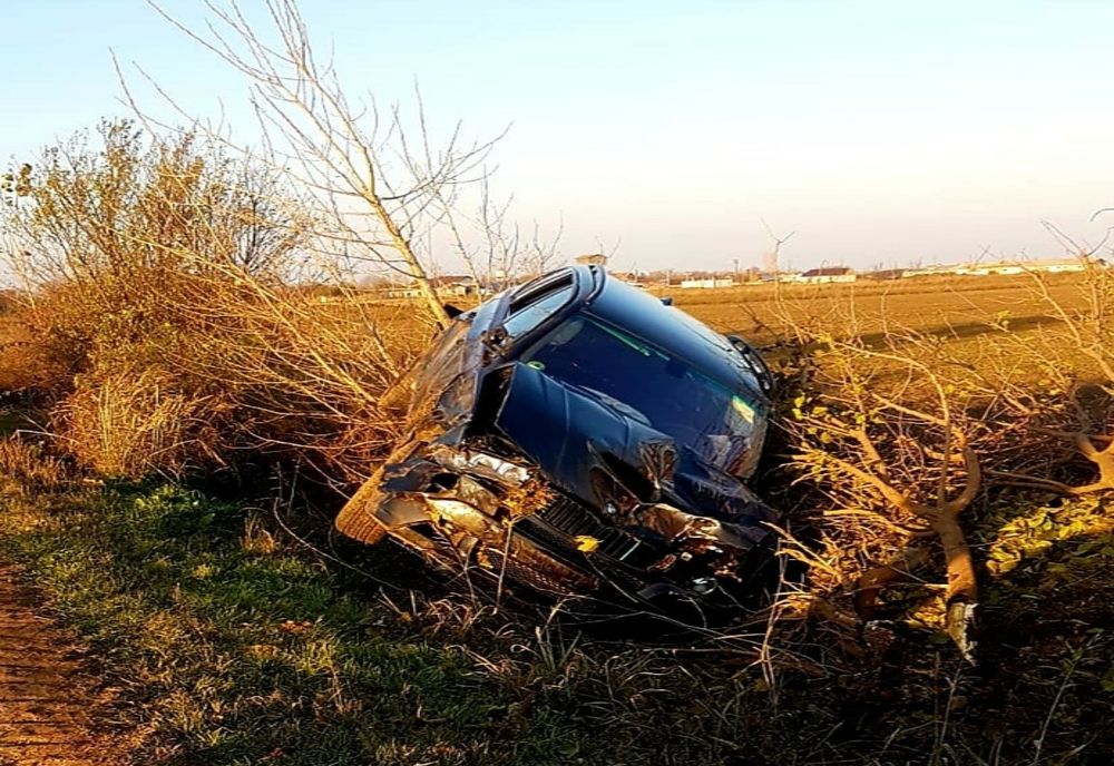 FOTO| Cascadorie pe DJ 201, în interpretarea unei șoferițe de 22 de ani!