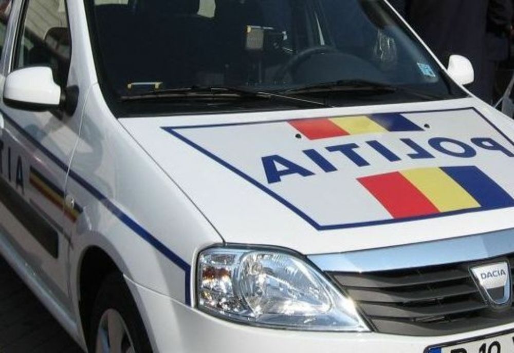 Șofer beat s-a răsturnat cu mașina în șanț