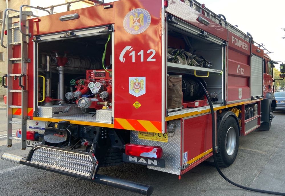 Incendiu violent în Alexeni. De la ce au pornit flăcările