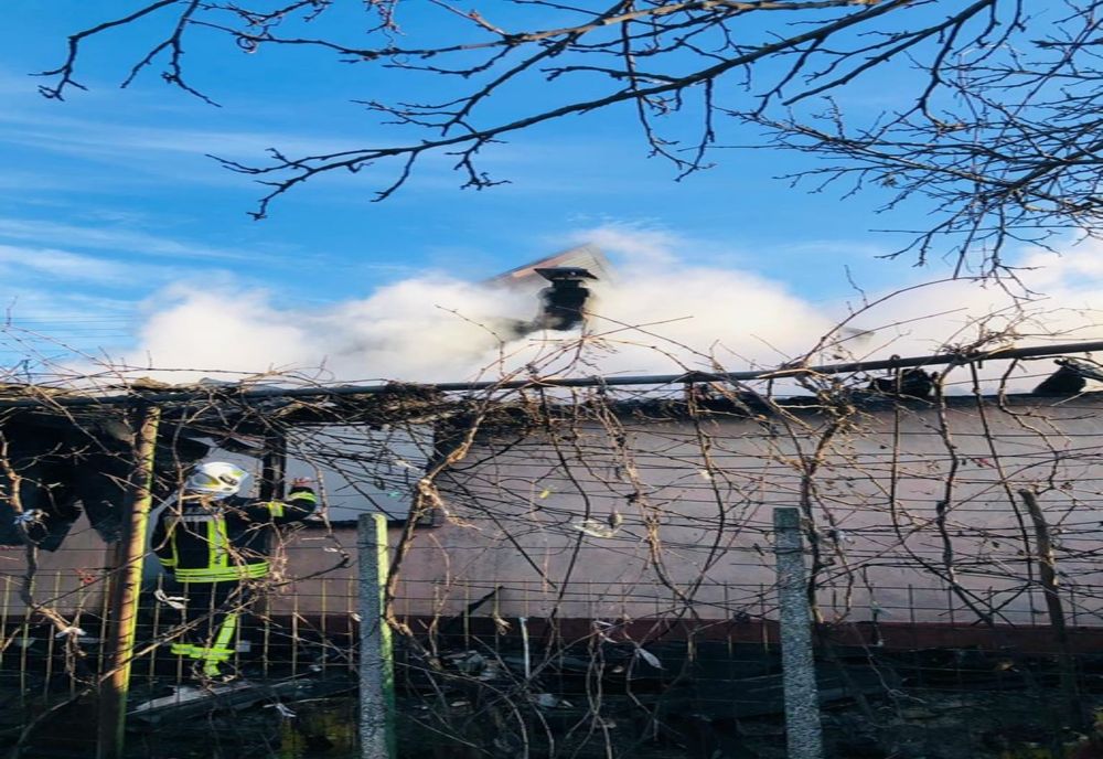 Incendiu în Cegani din cauza unui cablu electric defect