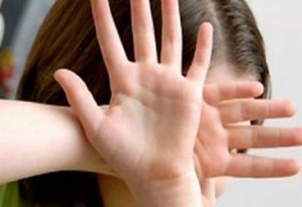 Caz șocant în județul Buzău. Și-a bătut copilul de 3 ani până l-a omorât, iar apoi l-a mușcat ca să-și revină