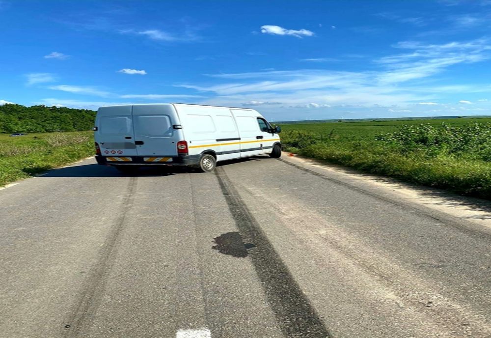 Biciclist de 90 de ani spulberat de o autoutilitară