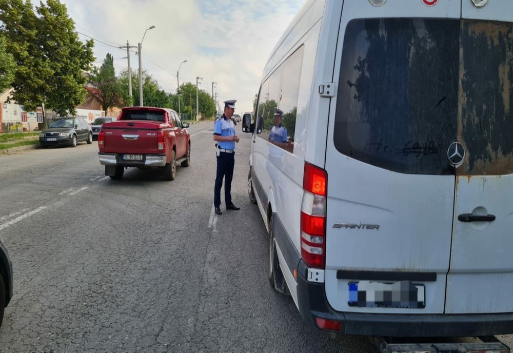 Transportatorii de persoane în atenția polițiștilor rutieri